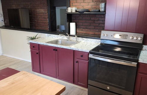 Waterville Apartamento | Beautiful Fully Furnished Newly Renovated Garden Level Apartment