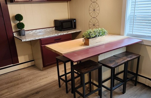 Waterville Apartamento | Beautiful Fully Furnished Newly Renovated Garden Level Apartment