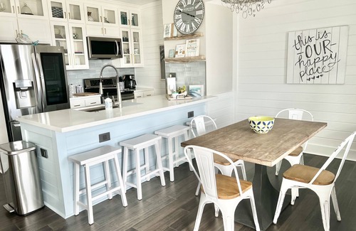 Red Fish Cove Condominio | Beautiful, fully remodeled beach front condo next to Pointe West Beach Club!