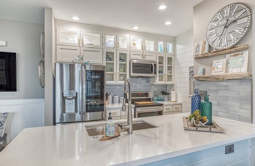 Red Fish Cove Condominio | Beautiful, fully remodeled beach front condo next to Pointe West Beach Club!