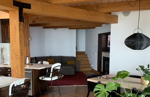 Upper Lonsdale Casa | Beautiful Funky Post and Beam with Amazing Deck and Views