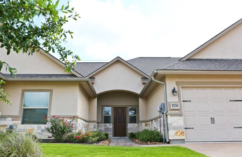 College Station Casa | Recién construido y amueblado 3BDRM / 3. 5BA Townhouse en el corazón de Aggieland