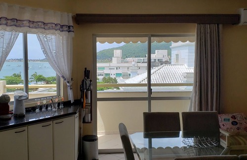 Cachoeira do Bom Jesus Apartamento | Beautiful Furnished Penthouse Beautiful Ocean View-2 Dorm / 1Suite-Garage-50m from the sea