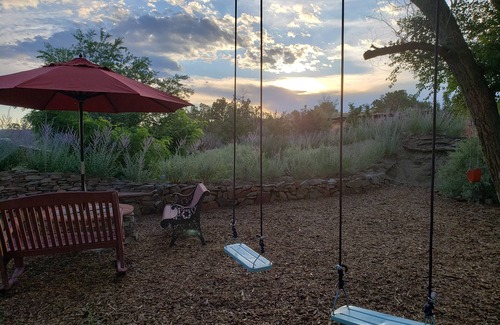 Cerrillos Apartamento | Beautiful furnished Room in Adobe Manor, hot tub, prvt bath, some meals. Views.