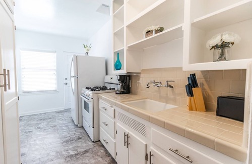 Valley Village Apartamento | Beautiful garden apt close to Universal Studios