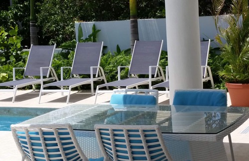Isabel II Villa | Hermosa piscina con jardín, a pie de la ciudad