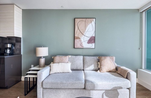 Civic Core Apartamento | Beautiful Gaslamp 1BR w/ Gym, Sauna & W/D, nr shops, by Blueground