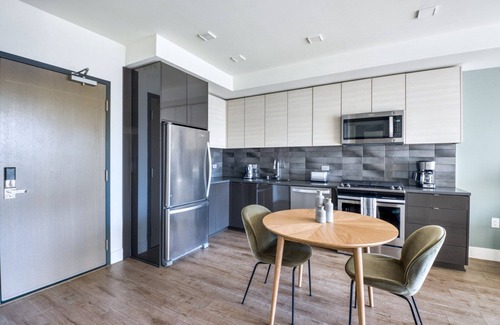 Civic Core Apartamento | Beautiful Gaslamp 1BR w/ Gym, Sauna & W/D, nr shops, by Blueground