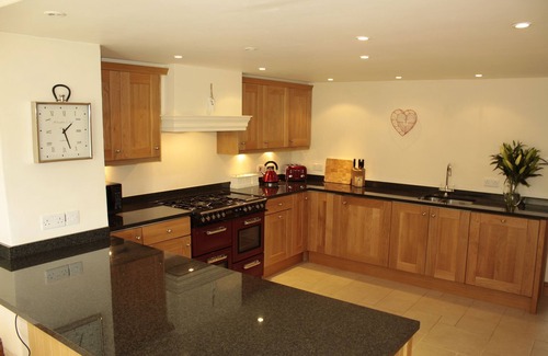 Bourton Casa | Precioso chalet independiente de 6 dormitorios y un piso 5 minutos a pie del centro de la ciudad
