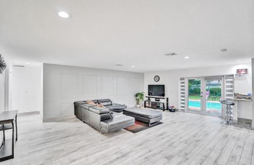 Miami Gardens Casa | Beautiful Gem in Miami Gardens w Heated Pool