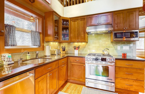 Serene Lakes Casa | Beautiful getaway with two fireplaces, covered deck, washer/dryer