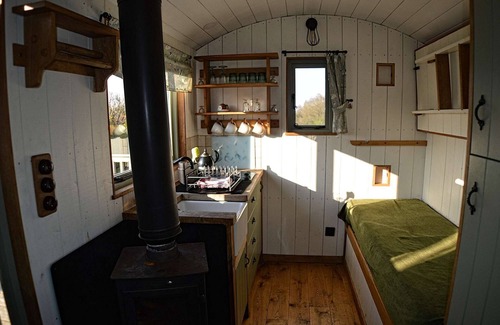 Badlesmere Cabina | Shepherds Hut con bañera de hidromasaje en una impresionante ubicación rural