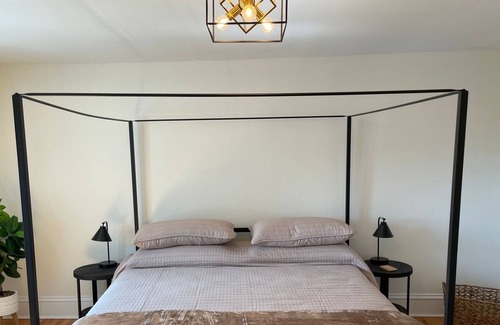 Glebe Apartamento | Beautiful Glebe 2 story apartment with 2 parking spots