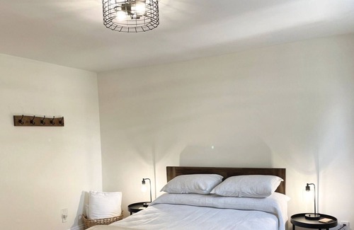 Glebe Apartamento | Beautiful Glebe 2 story apartment with 2 parking spots