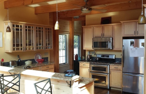 Northville Casa | Hermosa casa en Great Sacandaga Lake con playa, muelle y todas las comodidades.