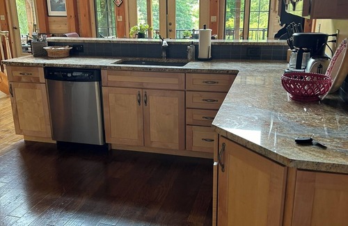 Northville Casa | Hermosa casa en Great Sacandaga Lake con playa, muelle y todas las comodidades.