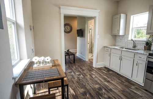 Near East Side Casa | Beautiful Guest House on New Built Home Near Downtown