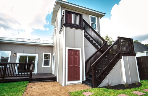 Near East Side Casa | Beautiful Guest House on New Built Home Near Downtown