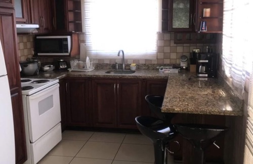 Cartago Casa | Hermosa casa, dormitorio principal con jacuzzi y balcón privado, linda vista