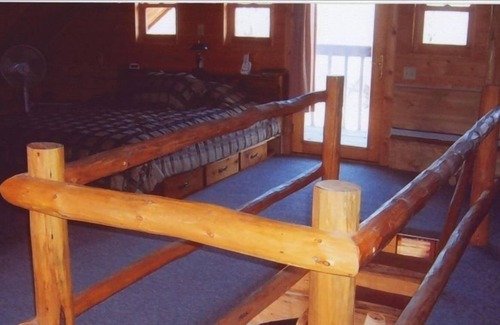 Silver Star Cabina | Beautiful Hand Built Log Cabin with Private Fishing