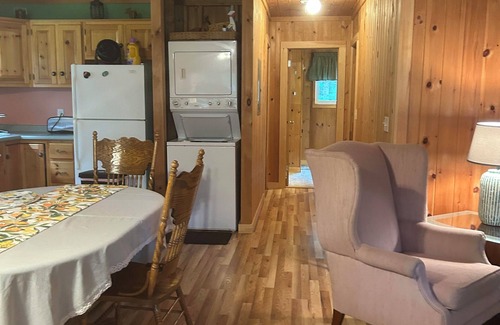 Lincolnville Cabaña | Hermosa cabaña climatizada por Pitcher Pond con 3 acres magníficos - Capacidad para 6