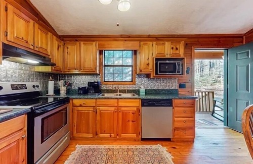 Sautee Nacoochee Cabina | BEAUTIFUL! Hidden GEM! KnottyPines cabin -Hot-tub Heaven with fast Fiber WIFI!
