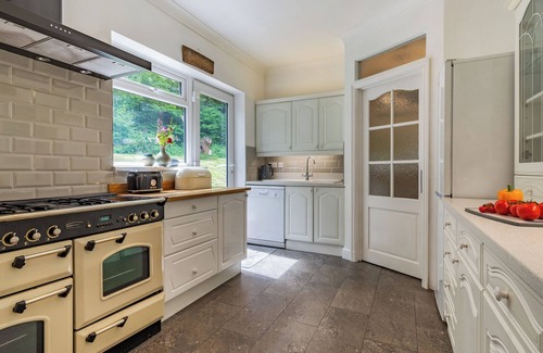 Boughton Monchelsea Cabaña | Beautiful high end bungalow within owners’ grounds with fantastic garden views.