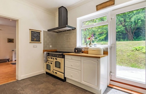 Boughton Monchelsea Cabaña | Beautiful high end bungalow within owners’ grounds with fantastic garden views.