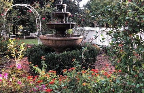 Eatonton Casa | Beautiful historic Antebellum home, 1.5 acres, close to Lake Oconee, Sinclair