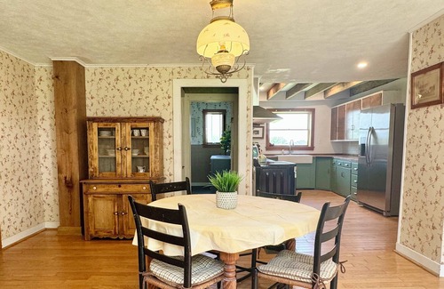 Auburn Otro | Beautiful historic farmhouse on a hobby farm