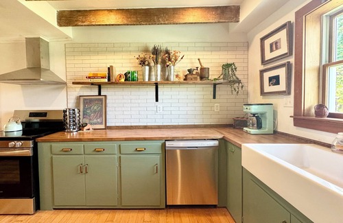 Auburn Otro | Beautiful historic farmhouse on a hobby farm