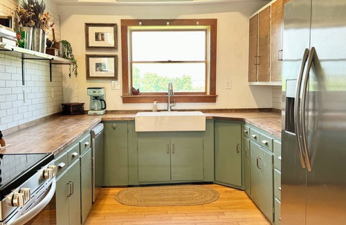 Auburn Otro | Beautiful historic farmhouse on a hobby farm