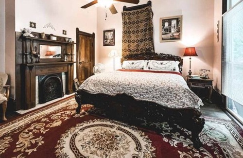 Oxford Casa | Beautiful Historic Victorian 5b/3b Family,pet friendly!