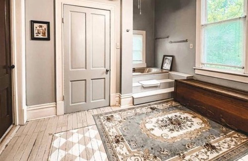 Oxford Casa | Beautiful Historic Victorian 5b/3b Family,pet friendly!