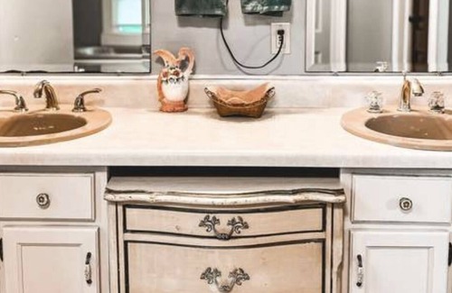 Oxford Casa | Beautiful Historic Victorian 5b/3b Family,pet friendly!