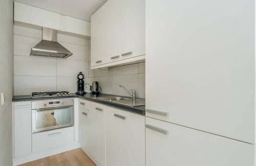 Oude-Tonge Casa | Beautiful holiday home with various extras such as an extended bedroom on the ground floor, veranda
