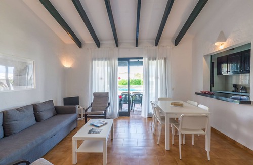 Binisafua Casa | Preciosa casa de vacaciones en complejo residencial con piscina, Wi-Fi, terraza y césped