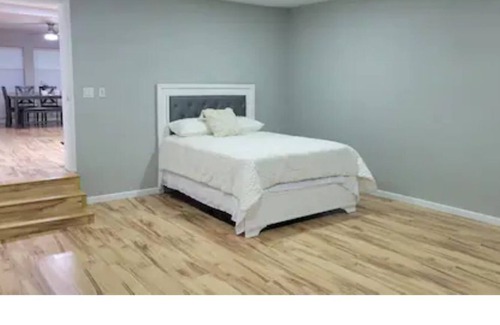 Southside Casa | Beautiful Home .4 bed .2 baths. Acre of land .great area.2 car garage