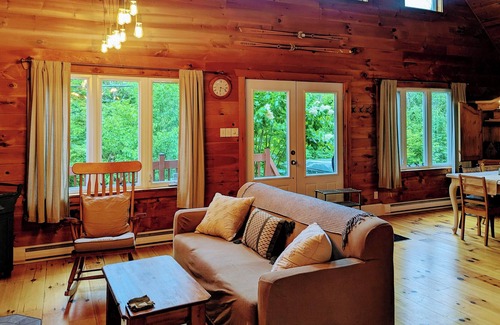 Wakefield Casa | Beautiful home across from ski/bike hills