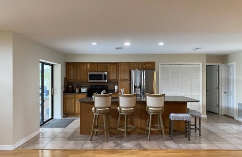 Wesley Chapel Casa | Beautiful Home Away from Home for your Vacation with Private Pool and Hot Tub