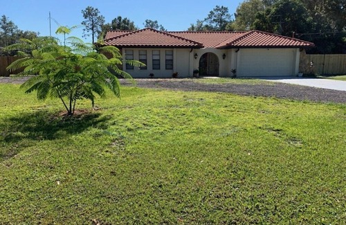 Wesley Chapel Casa | Beautiful Home Away from Home for your Vacation with Private Pool and Hot Tub