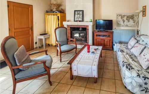 Chateau-la-Valliere Casa | Beautiful Home In Château-La-Vallière