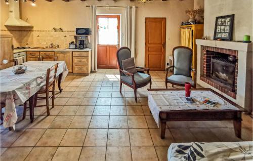 Chateau-la-Valliere Casa | Beautiful Home In Château-La-Vallière