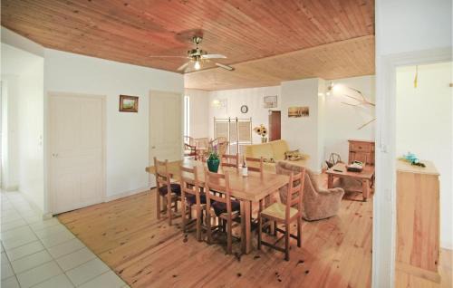 Riom-es-Montagnes Casa | Beautiful Home In Riom-Ès-Montagnes