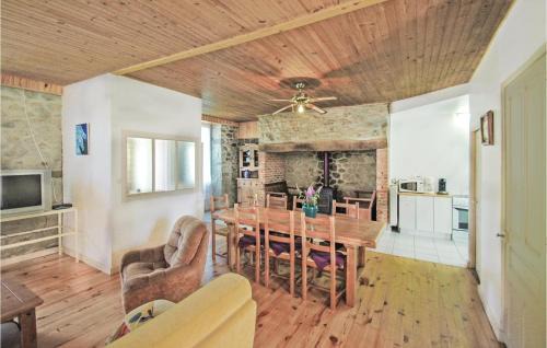 Riom-es-Montagnes Casa | Beautiful Home In Riom-Ès-Montagnes