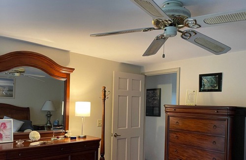 New Haven Casa | Beautiful home in a quiet neighborhood w/hotub