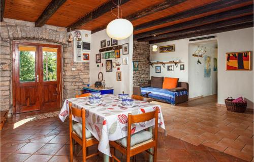 Pula Casa | Beautiful Home In Barban With Kitchen