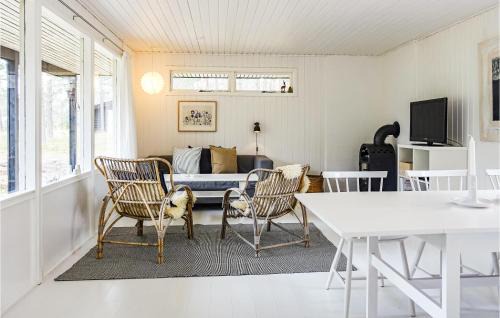 Pedersker Casa | Beautiful Home In Nexø With Wifi