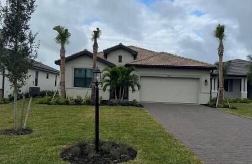 Estero Casa | Beautiful home in Estero Florida. Just north of Naples. In safe gated community.