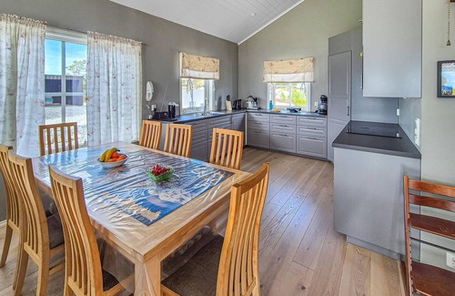 Fitjar Casa | Beautiful home in Fitjar with house sea view